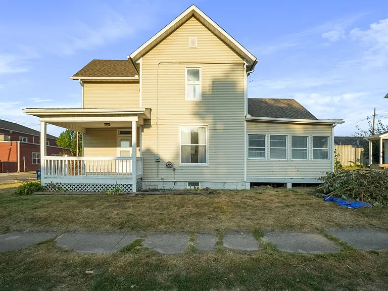402 Tuscarawas St — Photo 4