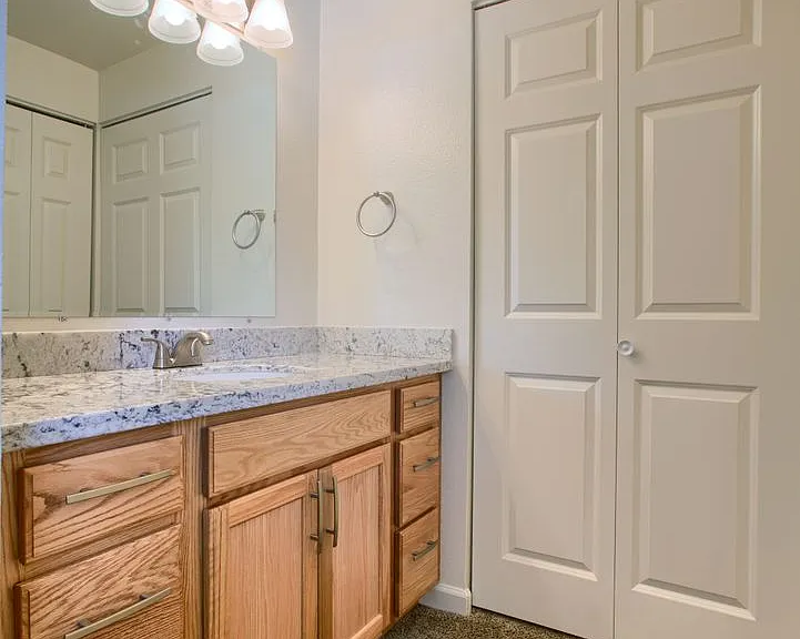 Campus Landing Apartments — Photo 31