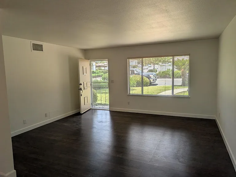 929 La Bonita Dr — Photo 11