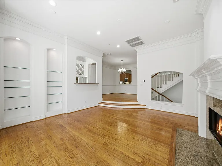1329 Hyde Park Blvd — Photo 10