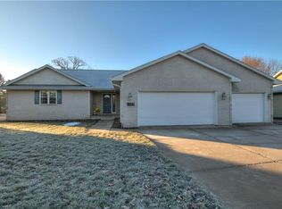1903 W Ridge Dr, Eau Claire, WI 54703