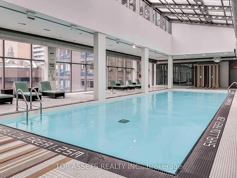 37 Grosvenor St #2109 — Photo 34