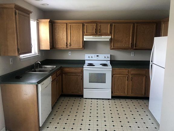 3rd image of 634 Big Bear Ln