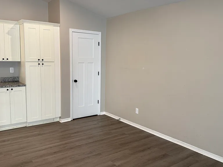 3011 W Elm St — Photo 5