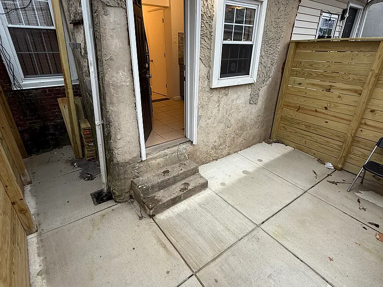 2040 N Darien St — Photo 22