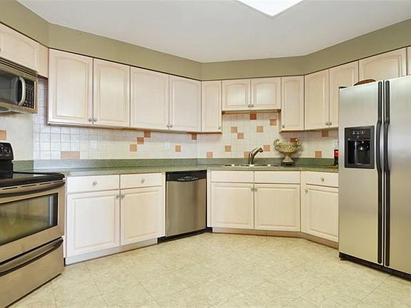 2nd image of 412 Harmon Cove Tower #412