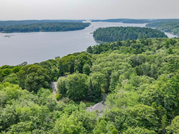 31 Deer Trail Drive, Boothbay, ME 04537