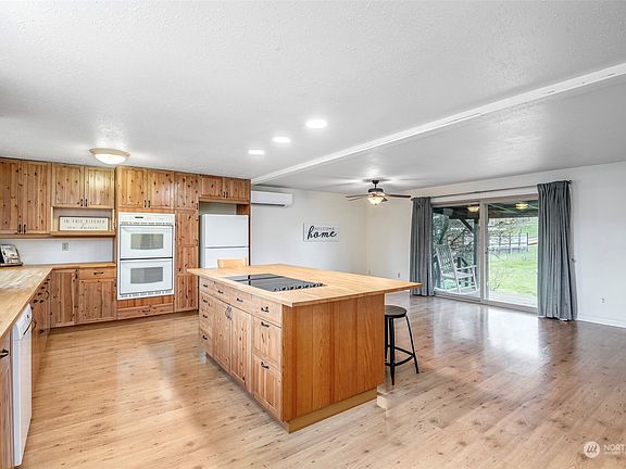 4th image of 9808 Woodland Avenue E