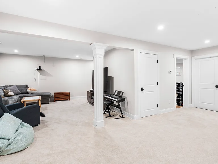 52 Glenwood Ave — Photo 29