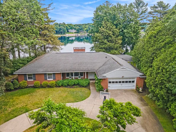 18190 Lovell Rd, Spring Lake, MI 49456