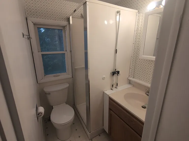 115 1st Ave SW #4 — Photo 8