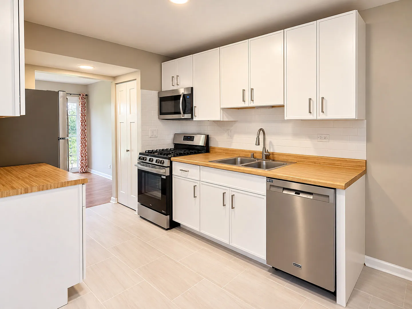 2 bed, 1.5 bath, 1008 sqft, $2,000 — Photo 4