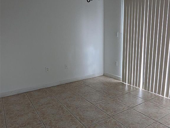 4th image of 2551 SE 16th Ter Unit 109