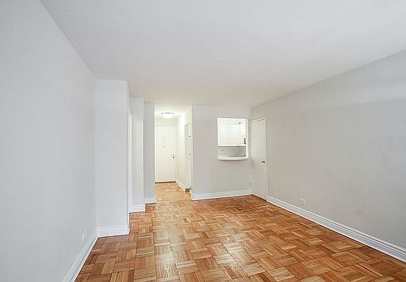 3rd image of 360 E 65th St APT 4C