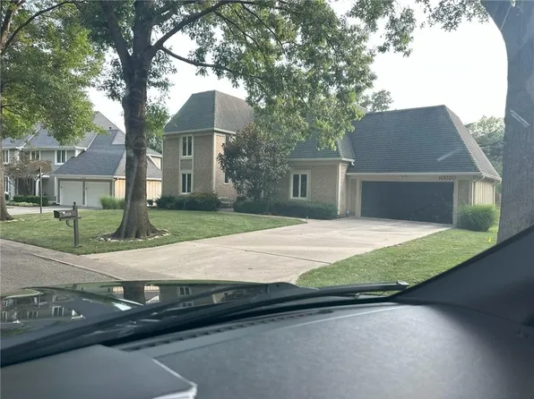 10020 Mackey Cir, Overland Park, KS 66212
