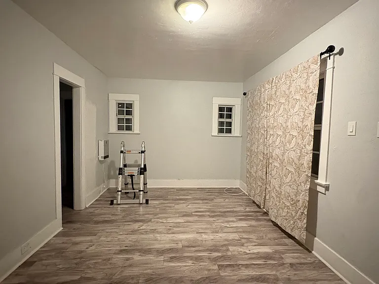 5886 Myrtle Ave #1/2 — Photo 7