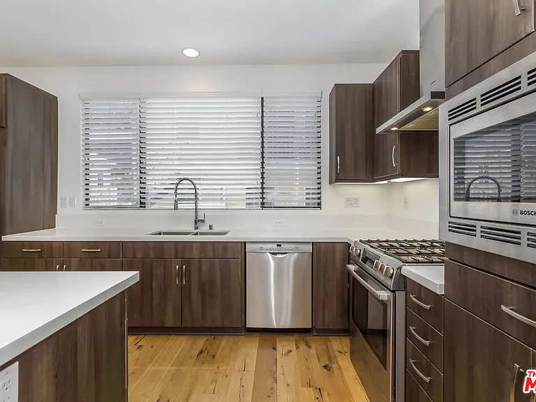 1427 Waterloo St — Photo 10