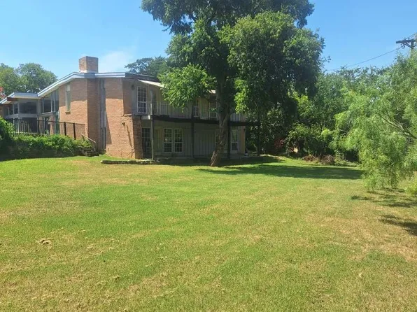2415 Skyline Dr, Irving, TX 75038