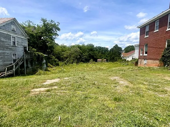 104 Moss St, Martinsville, VA 24112