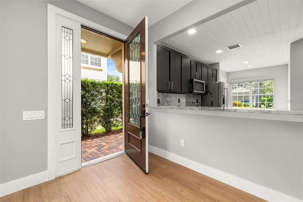 3 bed, 2.5 bath, 2363 sqft, $3,300 — Photo 3