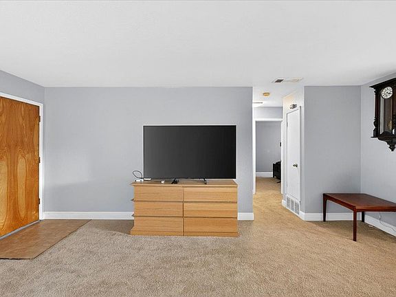 5th image of 3598 Payne Ave APT 8