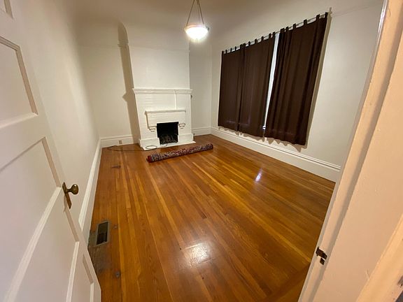2nd image of 2044 Hyde St