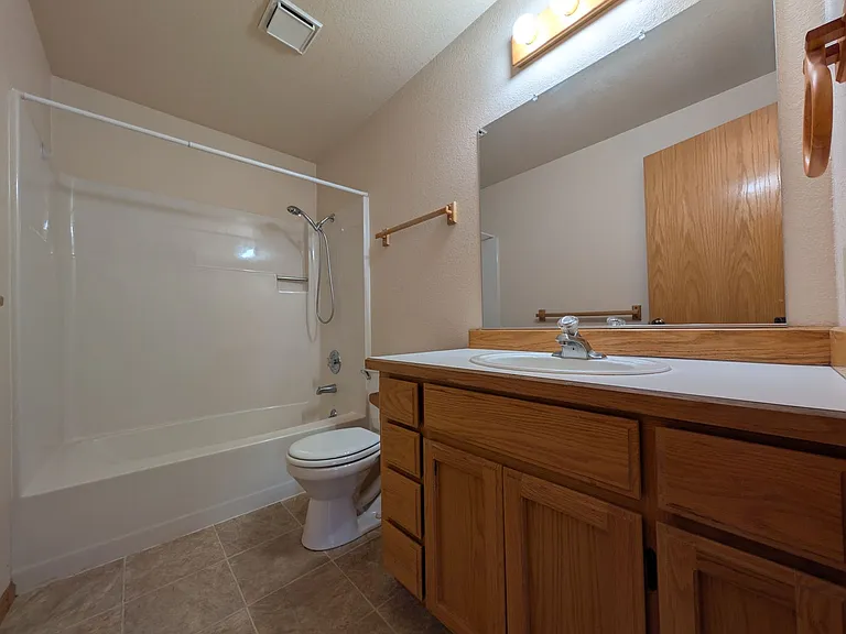 2558 Cubit St — Photo 20
