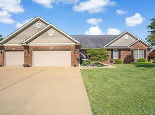4020 Autumn Oak Dr, Smithton, IL 62285