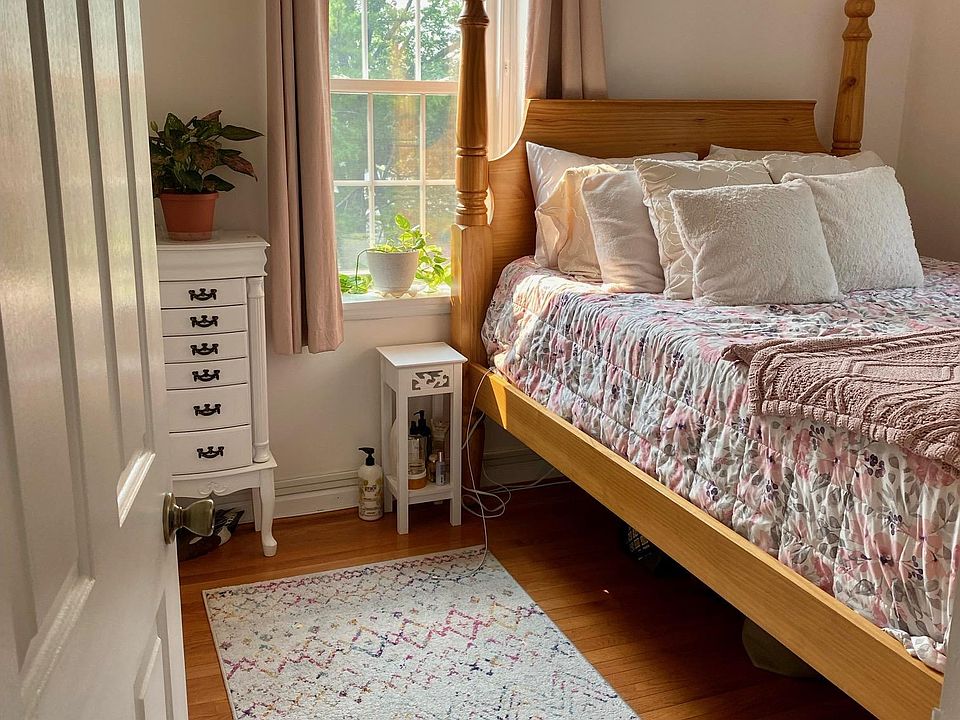 Second bedroom