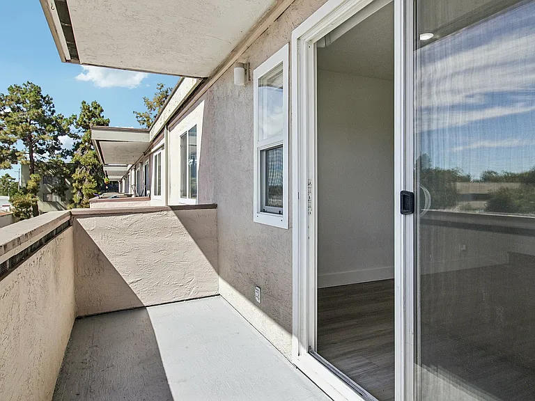 2x2 Balcony