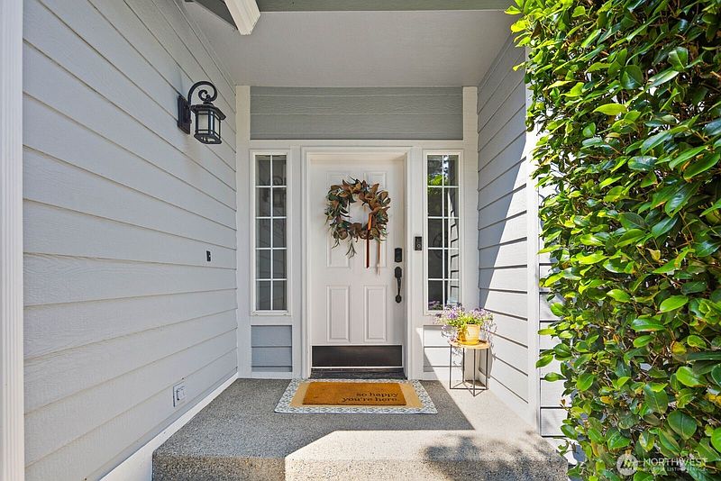 3rd image of 1514 201st Avenue E