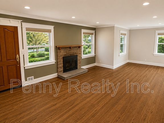 3rd image of 1331 E Maple Ave