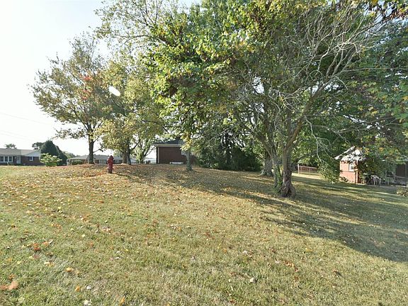 2nd image of 112 Circle Dr