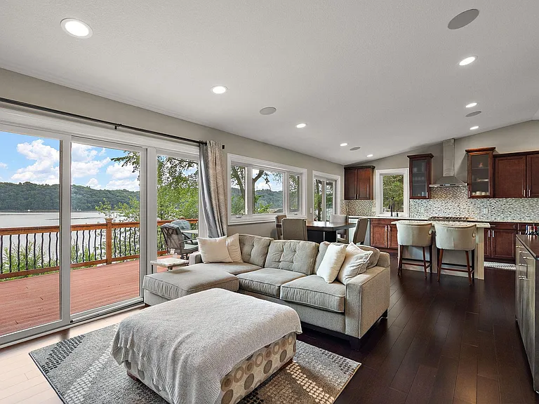 118 Lakeside Dr — Photo 12
