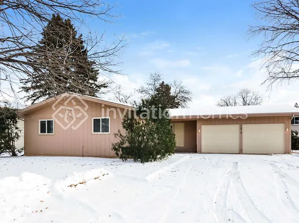 7818 Hampshire Cir N, Brooklyn Park, MN 55445