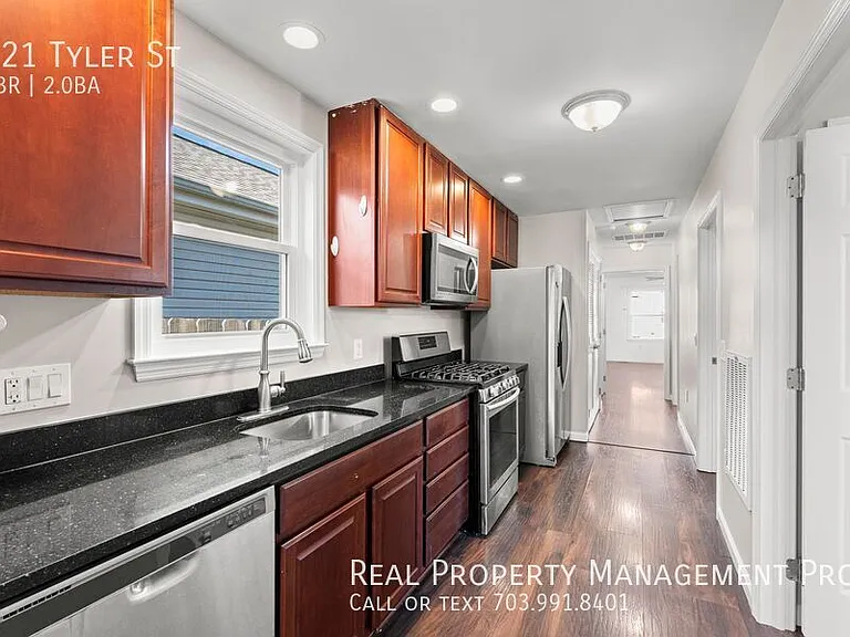 321 Tyler St — Photo 8