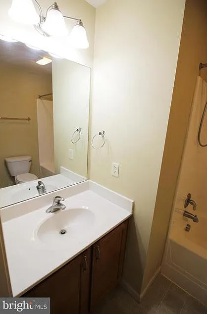 586 Meadow Croft Cir — Photo 4