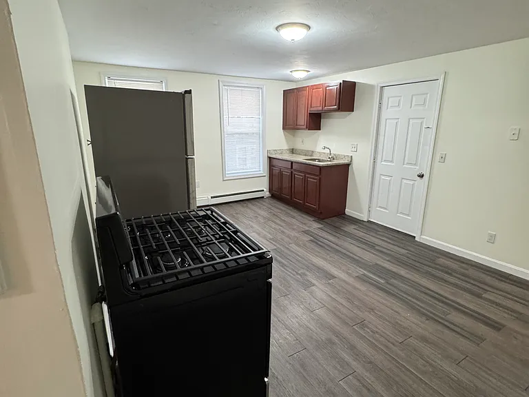 9 Bowers St #1 — Photo 8