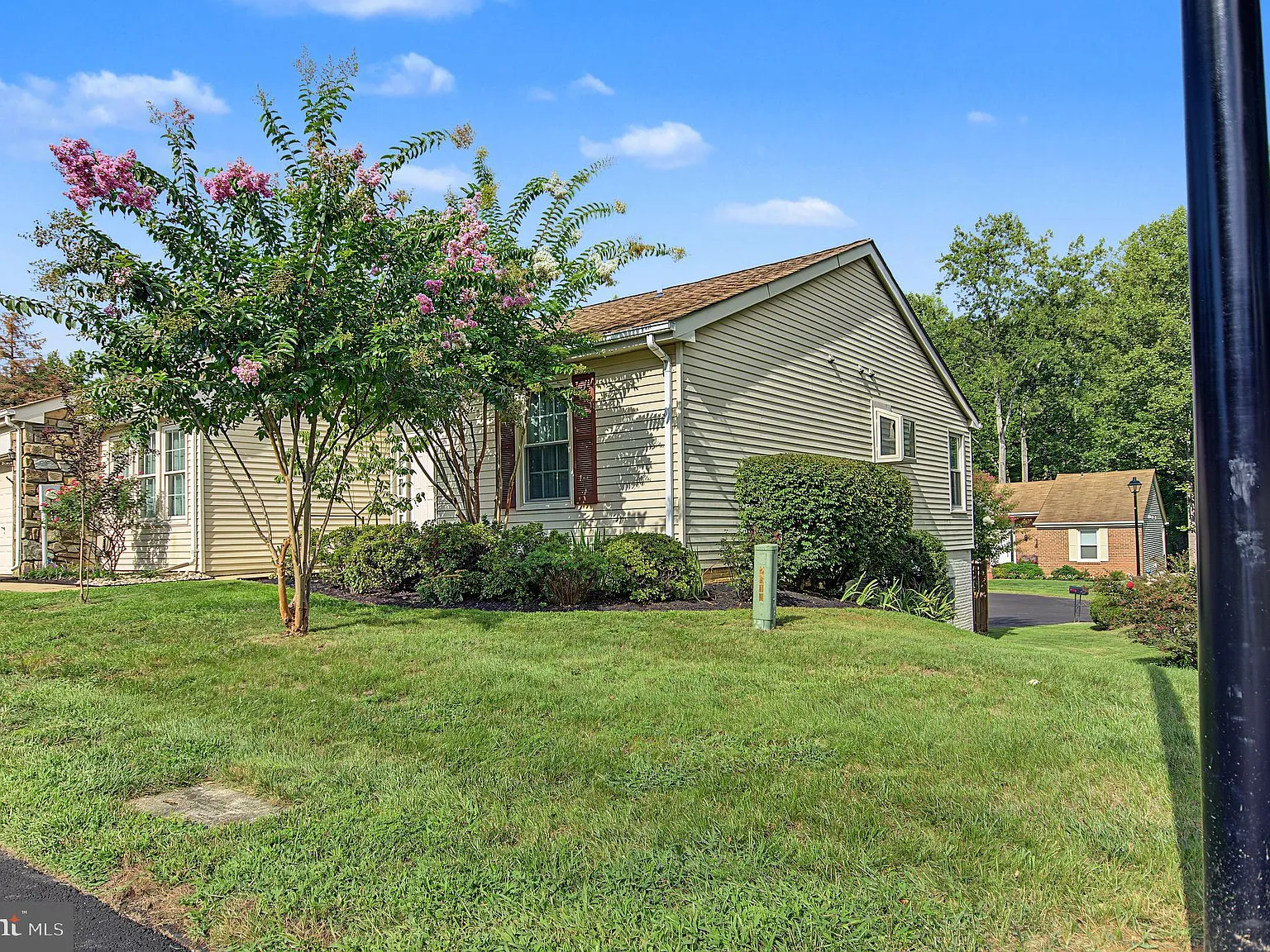 2 bed, 2.5 bath, 2006 sqft, $3,750 — Photo 4