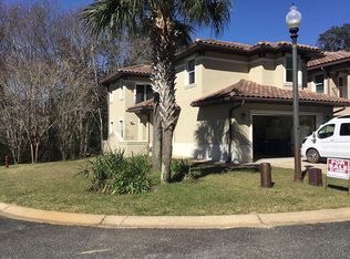 480 Soundview Ct, Mary Esther, FL 32569