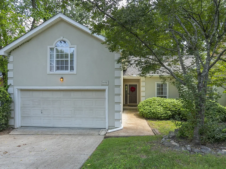 1004 Elmshade Ln