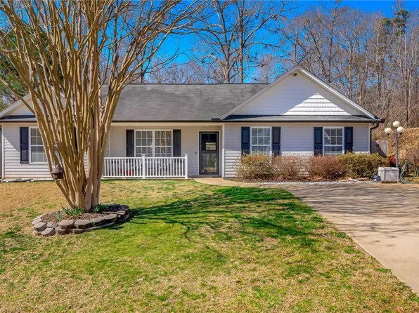 122 Goldfinch Ct, Piedmont, SC 29673