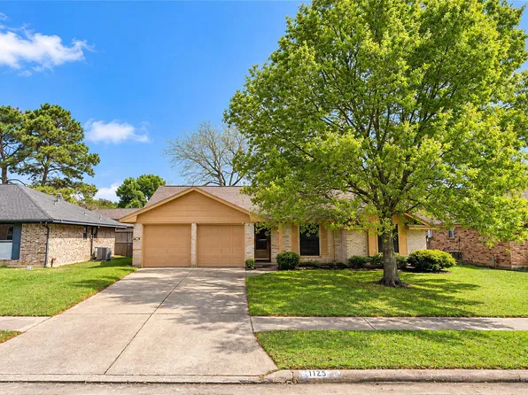 1125 Angela St, Deer Park, TX 77536