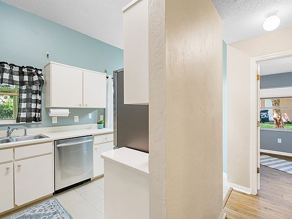 4th image of 28 Firtree Ln