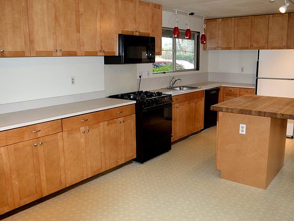 4th image of 12500 SE 47th Pl