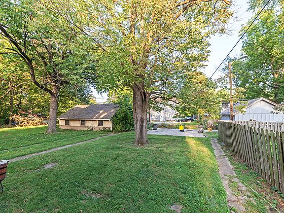2nd image of 883 Woodruff Place West Dr