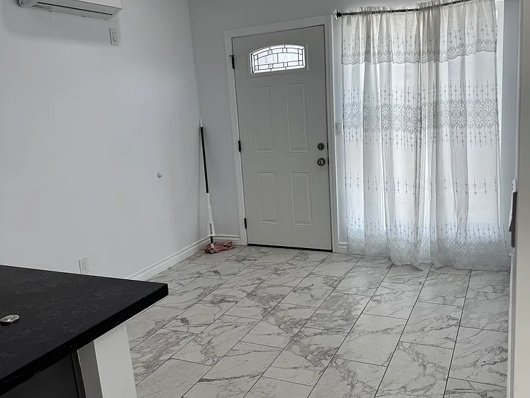 825 E Palmer St — Photo 3