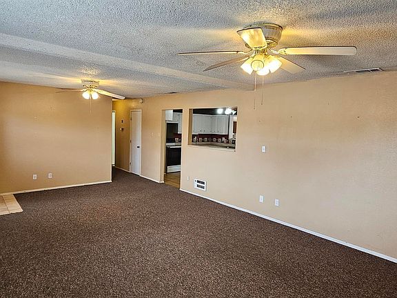 4th image of 132 S Knoxville St