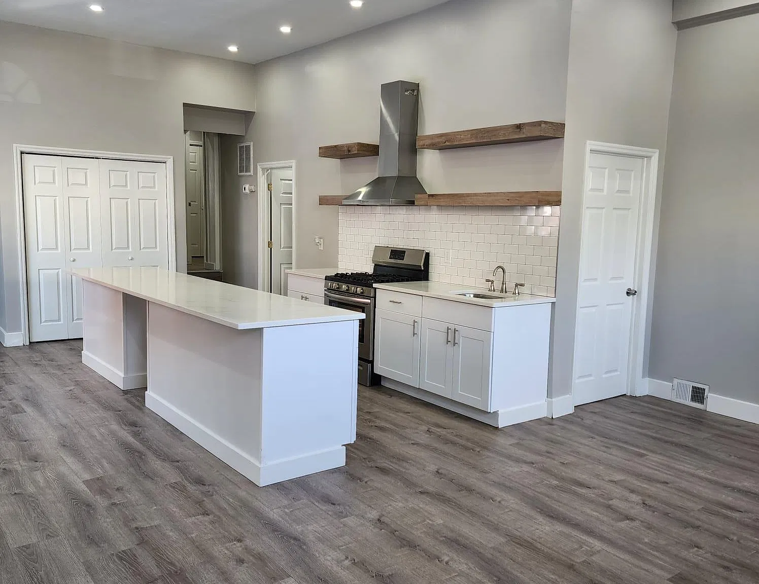 5 bed, $3,000 — Photo 1