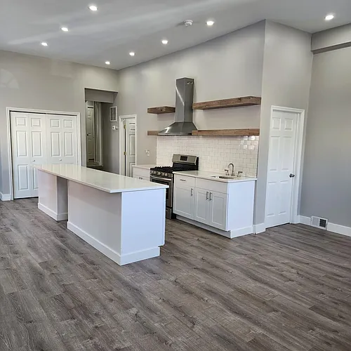 333 W Clinton St #1 Photo 1